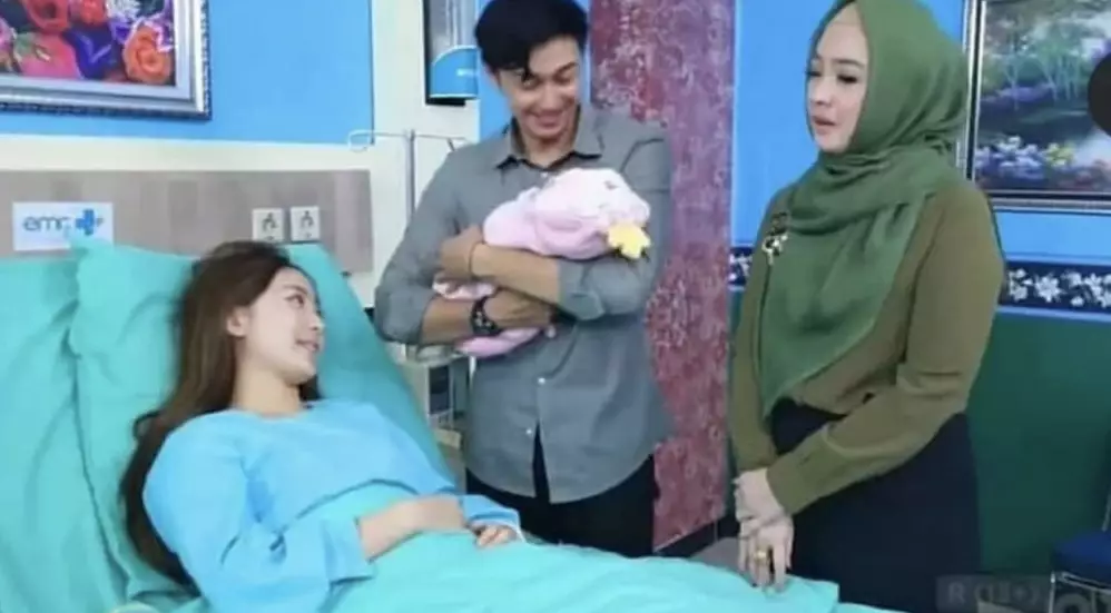 seleb adegan melahirkan istimewa