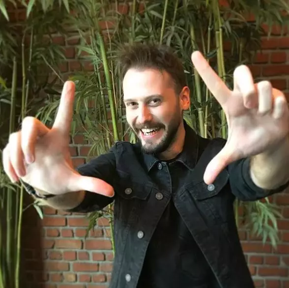 Pria bule calon suami Cinta Penelope Instagram 