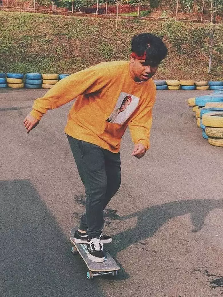 8 Artis Indonesia yang hobi skateboard © 2020 instagram