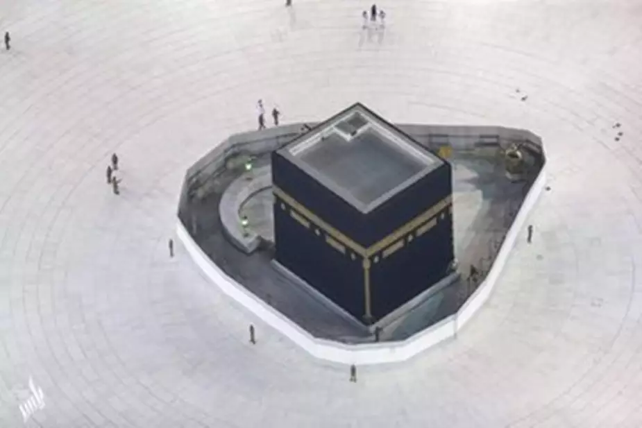 Masjidil Haram & Masjid Nabawi dibuka kembali usai sterilisasi © 2020 twitter.com