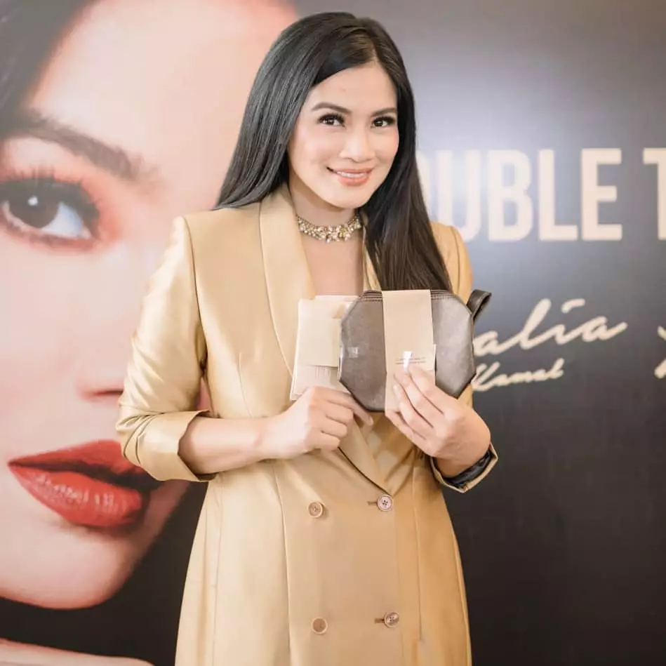 10 artis punya brand makeup Instagram