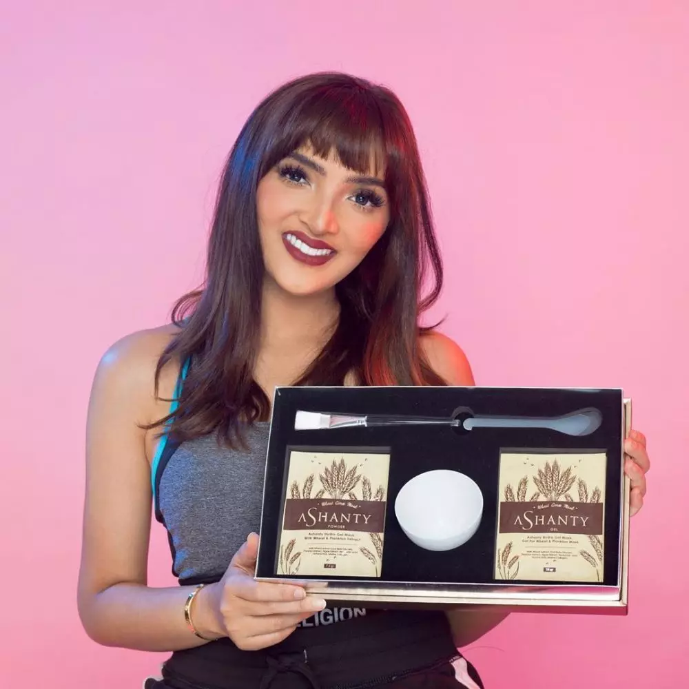 10 artis punya brand makeup Instagram