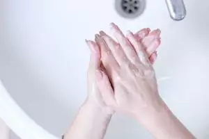 Ini kriteria hand sanitizer yang disarankan dokter