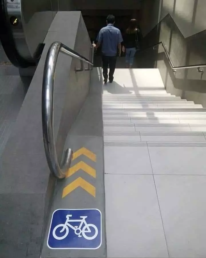 8 Desain jalur sepeda ini bikin gagal paham © 2020 facebook