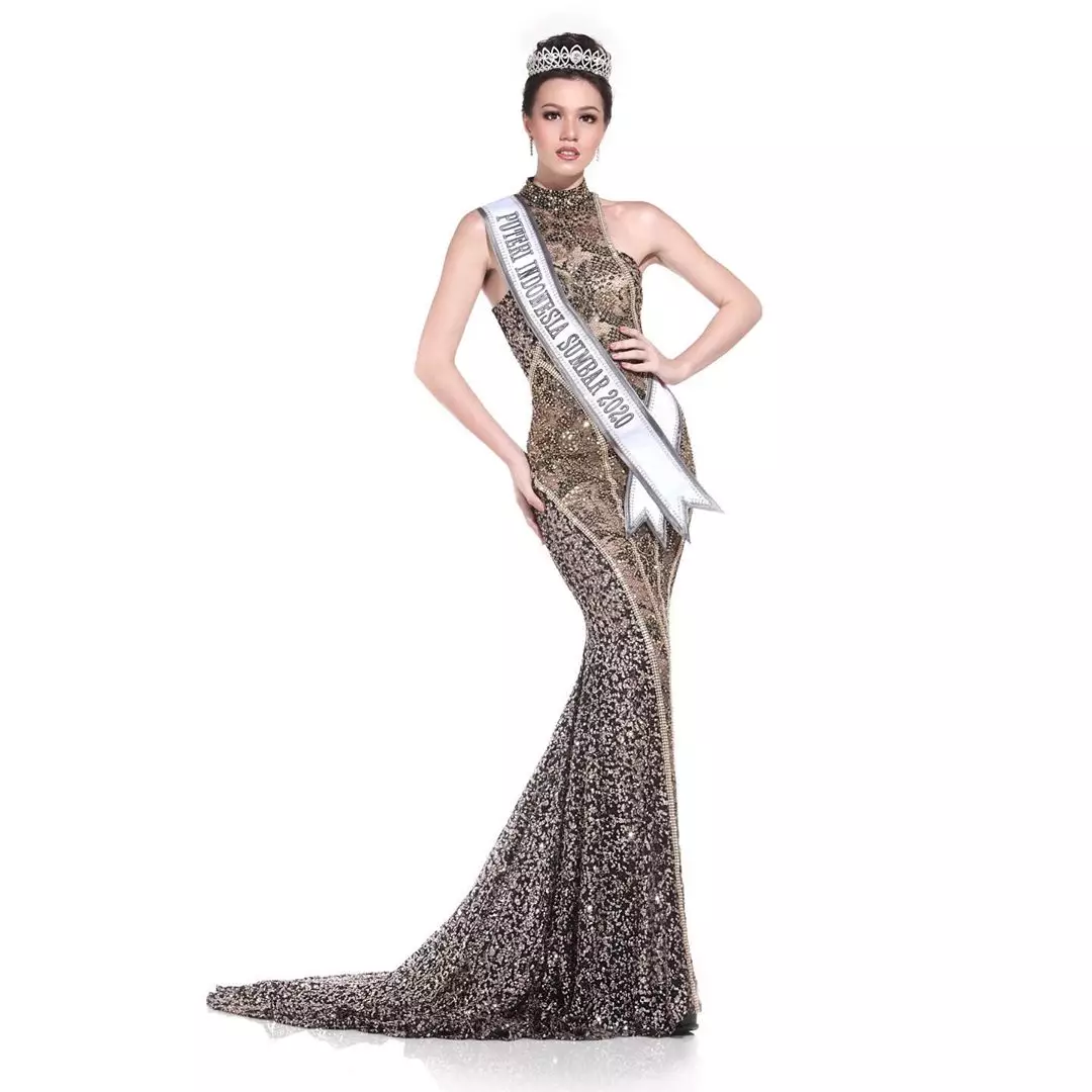 9 Foto Kalista Iskandar finalis Putri Sumbar disorot karena Pancasila 9 Foto Kalista Iskandar finalis Putri Sumbar disorot karena Pancasila