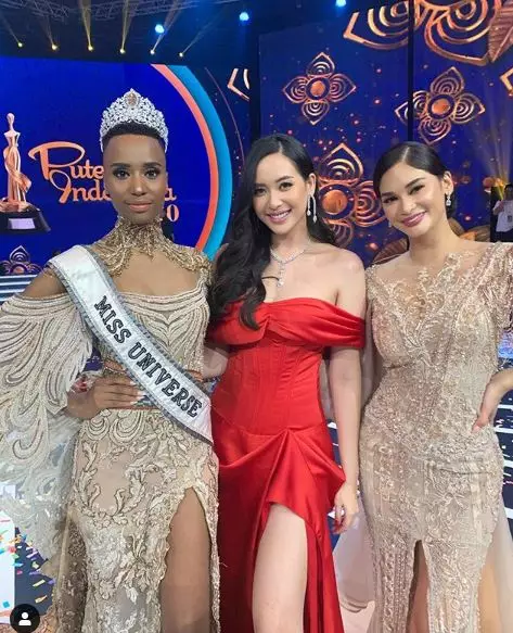 7 Gaya memukau Zozibini Tunzi kenakan busana buatan Anne Avantie berbagai sumber 7 Gaya memukau Zozibini Tunzi kenakan busana buatan Anne Avantie berbagai sumber