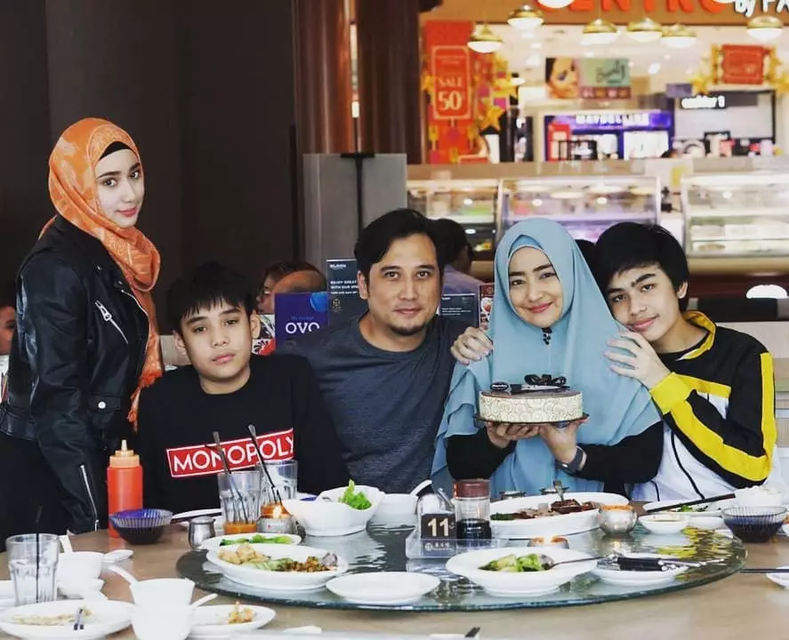 pemain TOP bareng anak kandung instagram  pemain TOP bareng anak kandung instagram