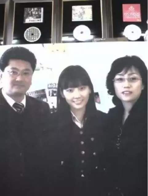 Fakta Taeyeon Girl © 2020 Instagram/@taeyeon_ss