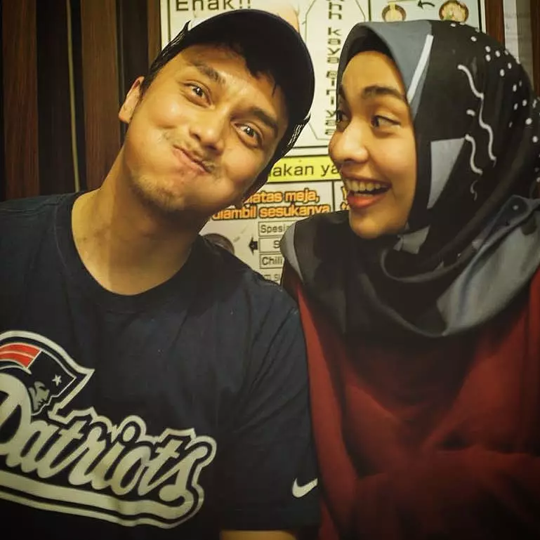 Momen Tika Bravani dan suami  Instagram