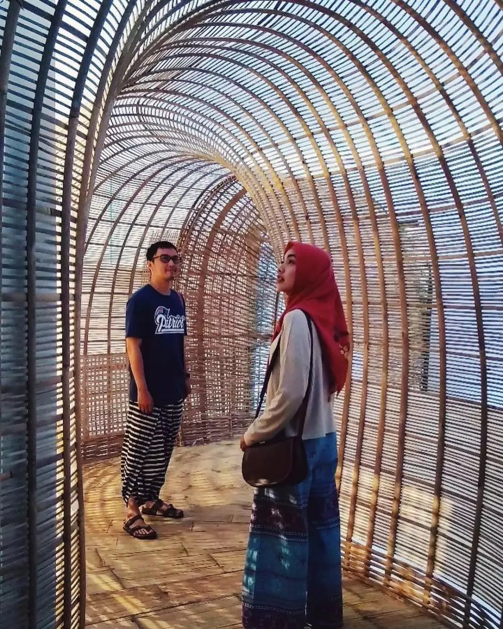 Momen Tika Bravani dan suami  Instagram