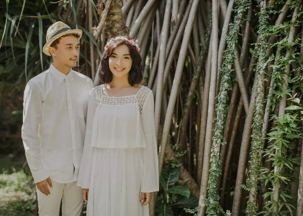 Momen Tika Bravani dan suami  Instagram