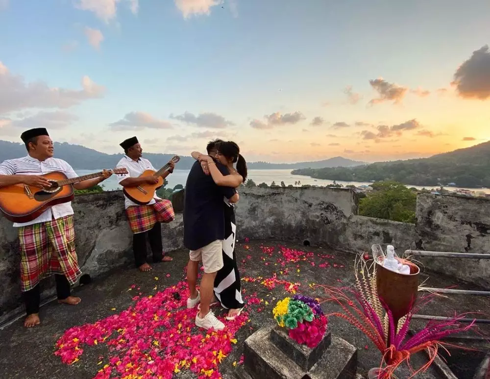 Momen lamaran Arya Bakrie dan Vannya   © 2020 brilio.net