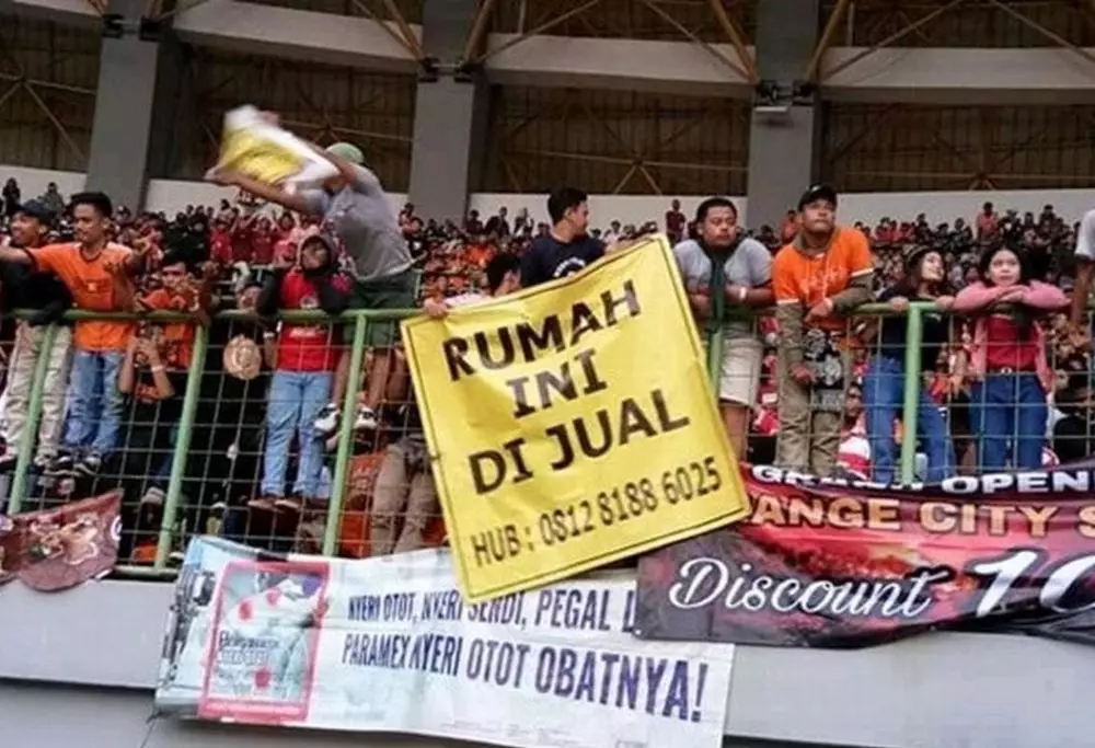 spanduk jual rumah absurdnya bikin mikir keras © 2020 1cak.com