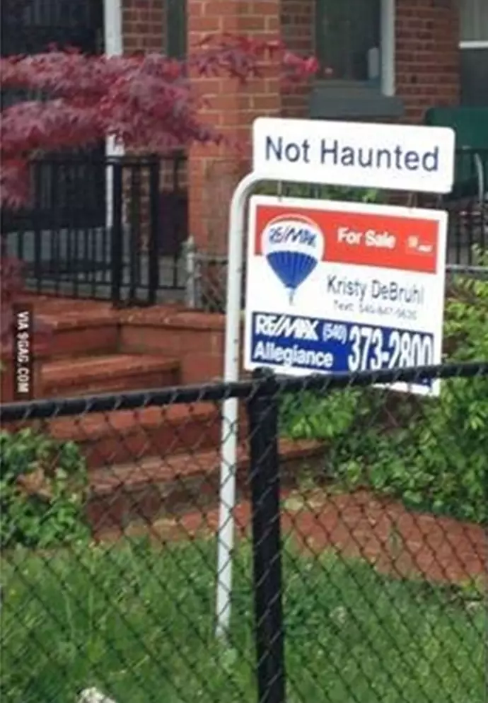 spanduk jual rumah absurdnya bikin mikir keras © 2020 1cak.com