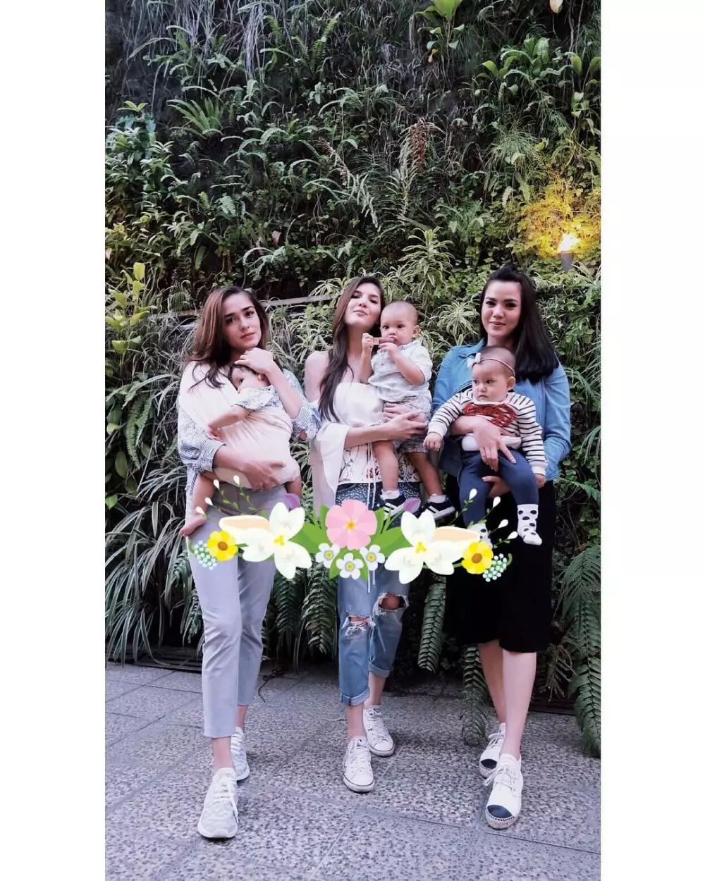 14 potret Local Mom Gang  Instagram