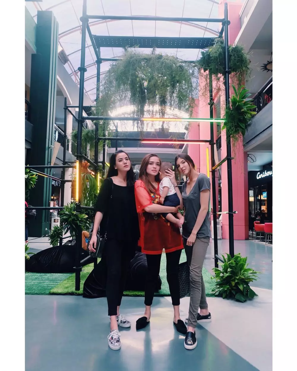 14 potret Local Mom Gang  Instagram