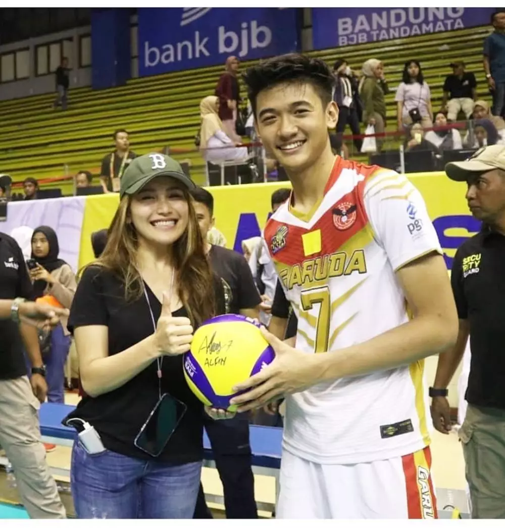 10 Pesona Alfin Daniel, atlet voli yang curi perhatian Ayu Ting Ting Instagram 