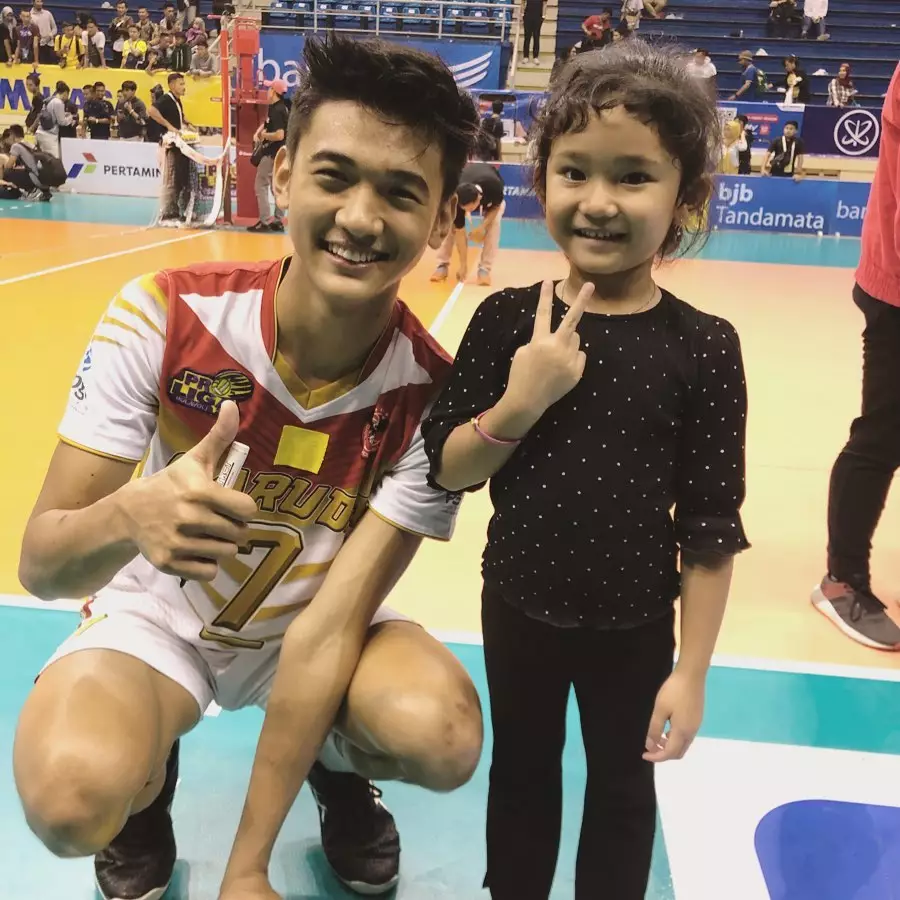 10 Pesona Alfin Daniel, atlet voli yang curi perhatian Ayu Ting Ting Instagram 