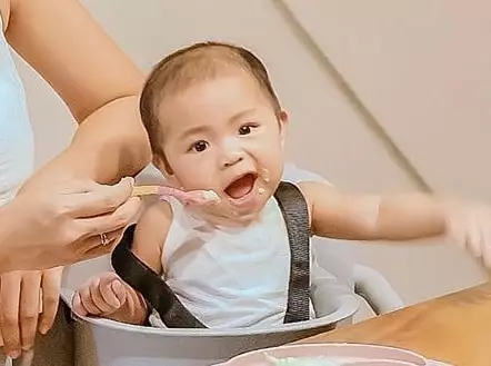 aksi gemas anak artis makan belepotan Instagram aksi gemas anak artis makan belepotan Instagram