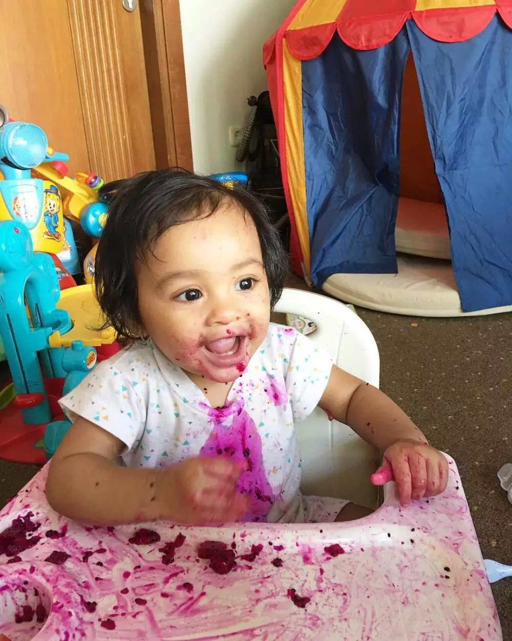 aksi gemas anak artis makan belepotan Instagram aksi gemas anak artis makan belepotan Instagram