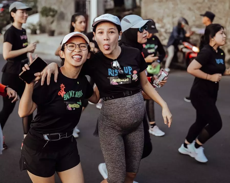Gaya Andien lari hamil instagram 