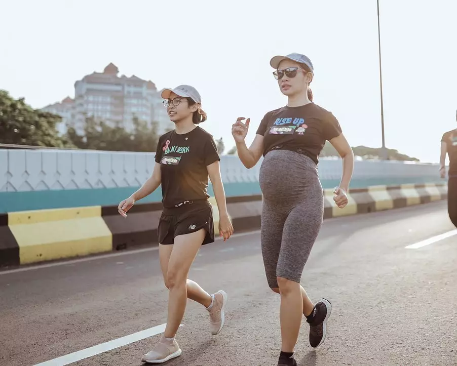 Gaya Andien lari hamil instagram 