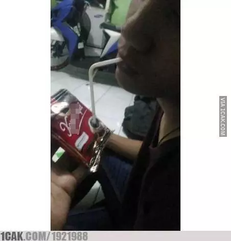 Meme Minum Kopi 1cak.com