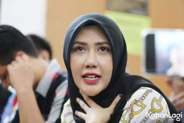 Potret Rey Utami berhijab © 2020 kapanlagi.com Potret Rey Utami berhijab © 2020 kapanlagi.com