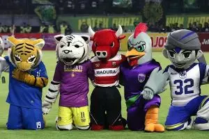 6 Aksi maskot Madura United pas main TikTok ini kocak abis