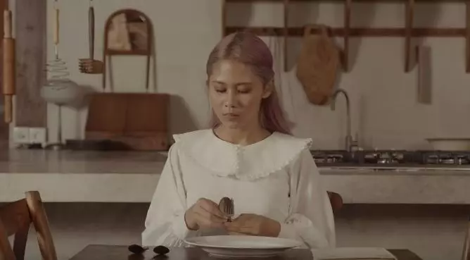 Nadin Amizah dress © 2020 brilio.net