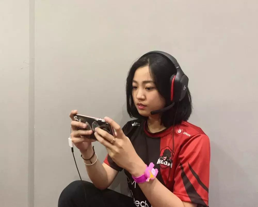5 Seleb cantik ini gamer smartphone Instagram