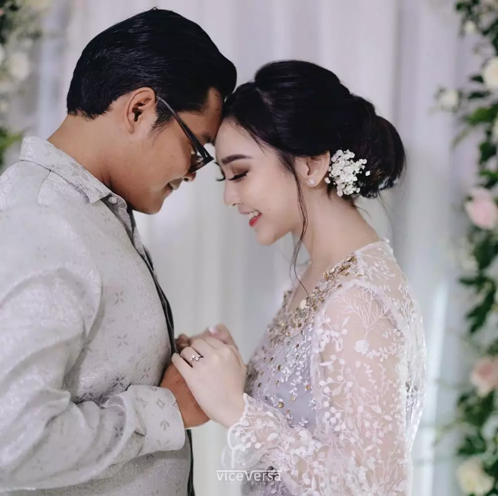 9 momen pertunangan astari budi Instagram