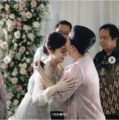 9 momen pertunangan astari budi Instagram