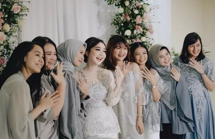 9 momen pertunangan astari budi Instagram