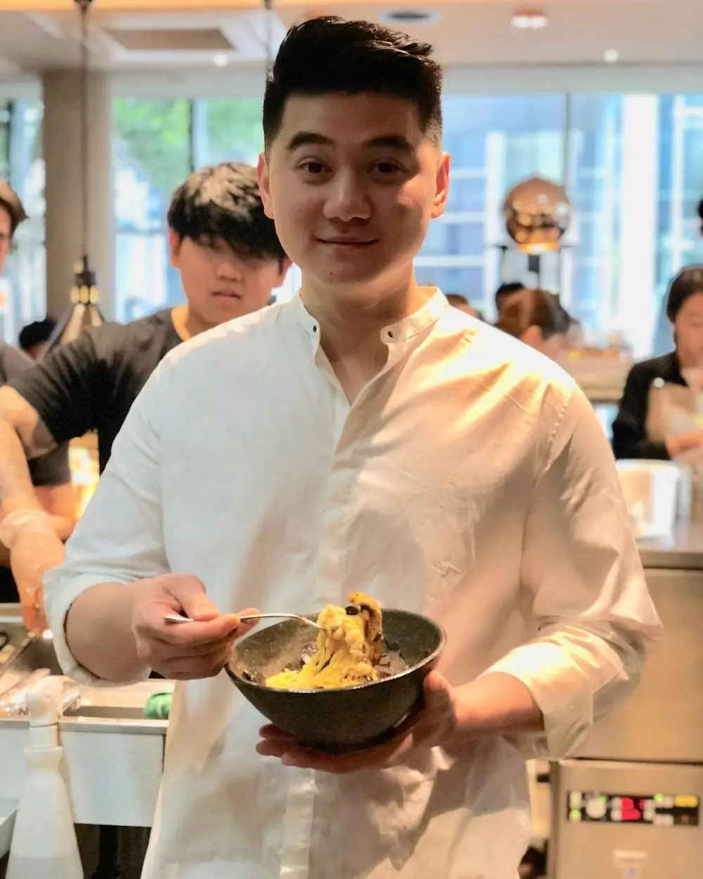 Chef Arnold nyinyirin  © 2020  Instagram/@arnoldpo