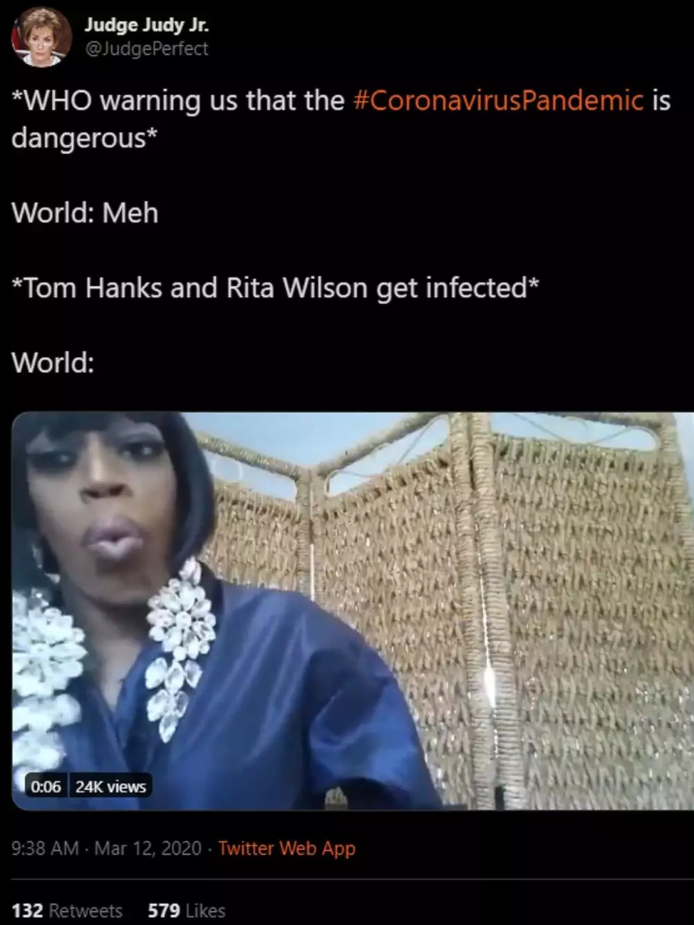 Tom Hanks positif © 2020 Instagram/@showbiz_glazami_baby_grishy ; @themascotnews Tom Hanks positif © 2020 Instagram/@showbiz_glazami_baby_grishy ; @themascotnews