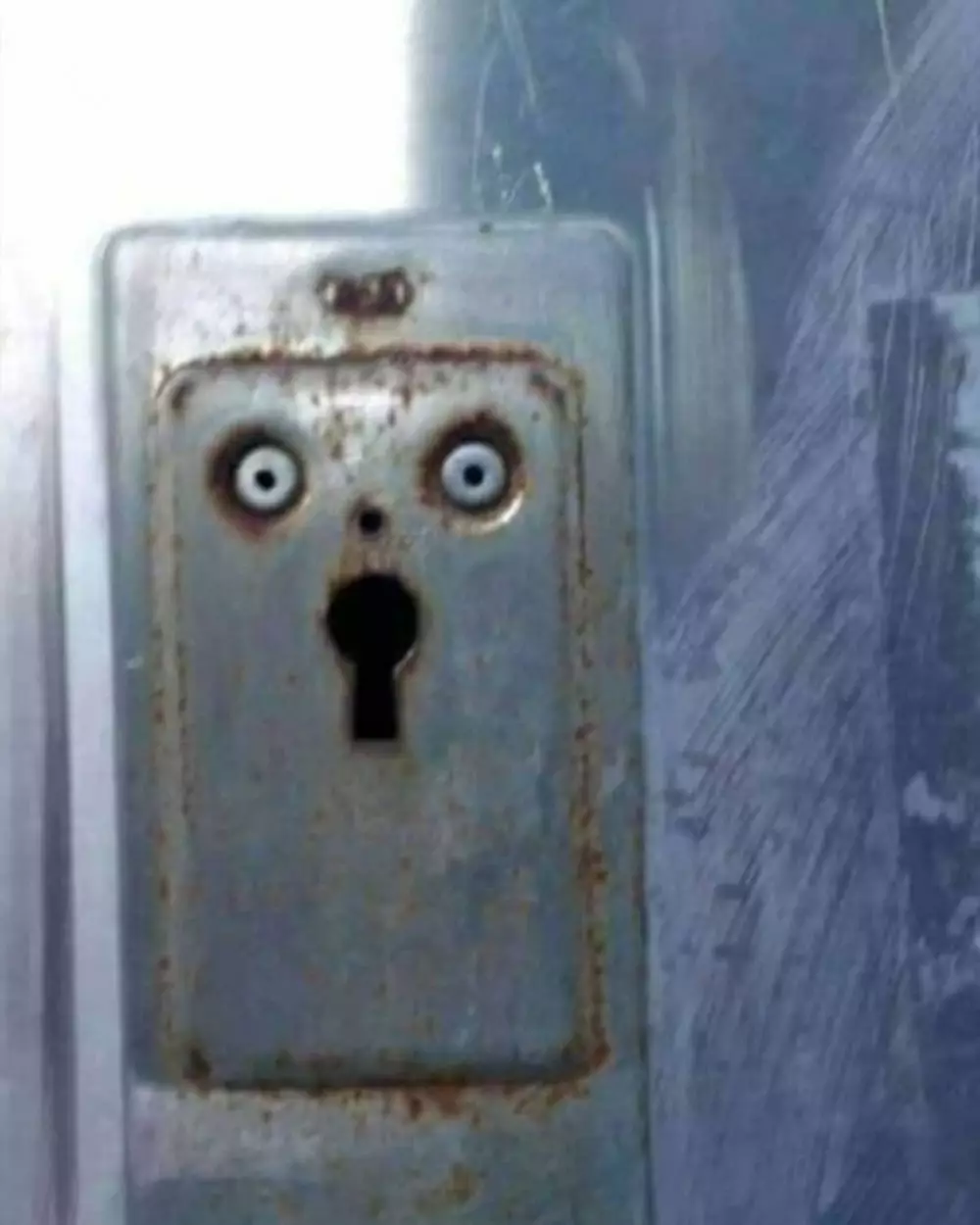 penampakan benda mirip wajah © 2020 instagram.com