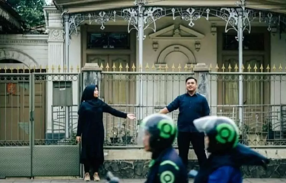 momen driver ojek online jadi photobomb © 2020 instagram.com