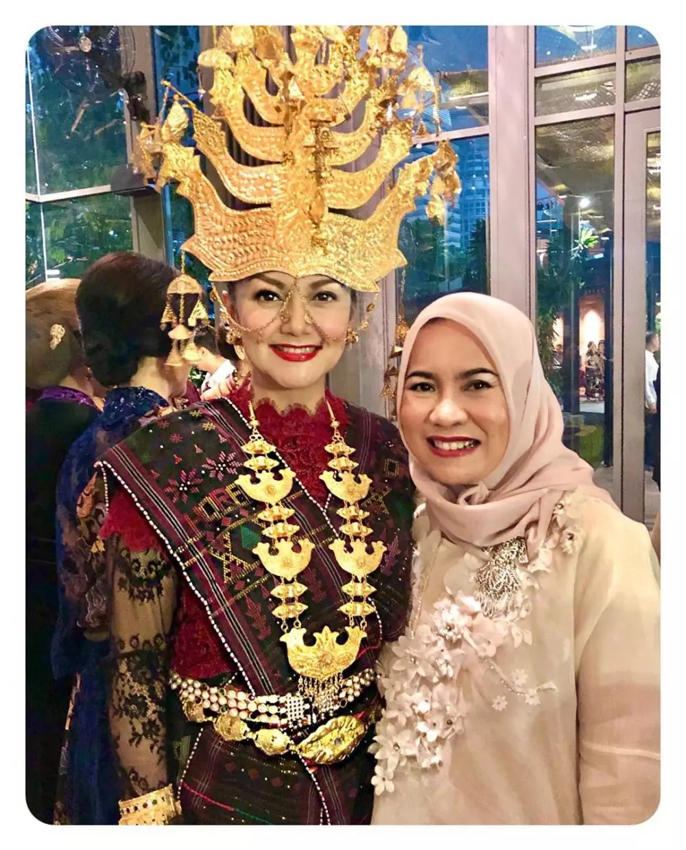 Bella Saphira pakai baju Batak instagram