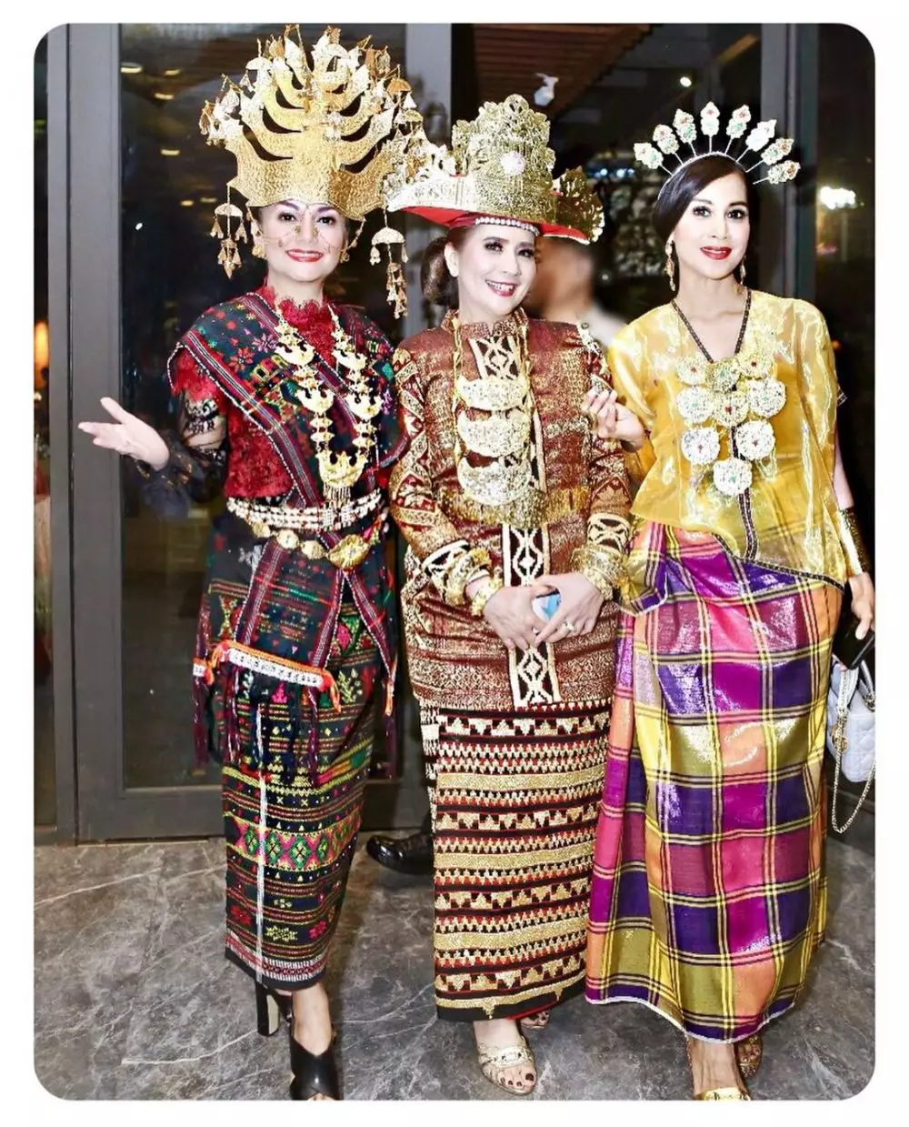 Bella Saphira pakai baju Batak instagram