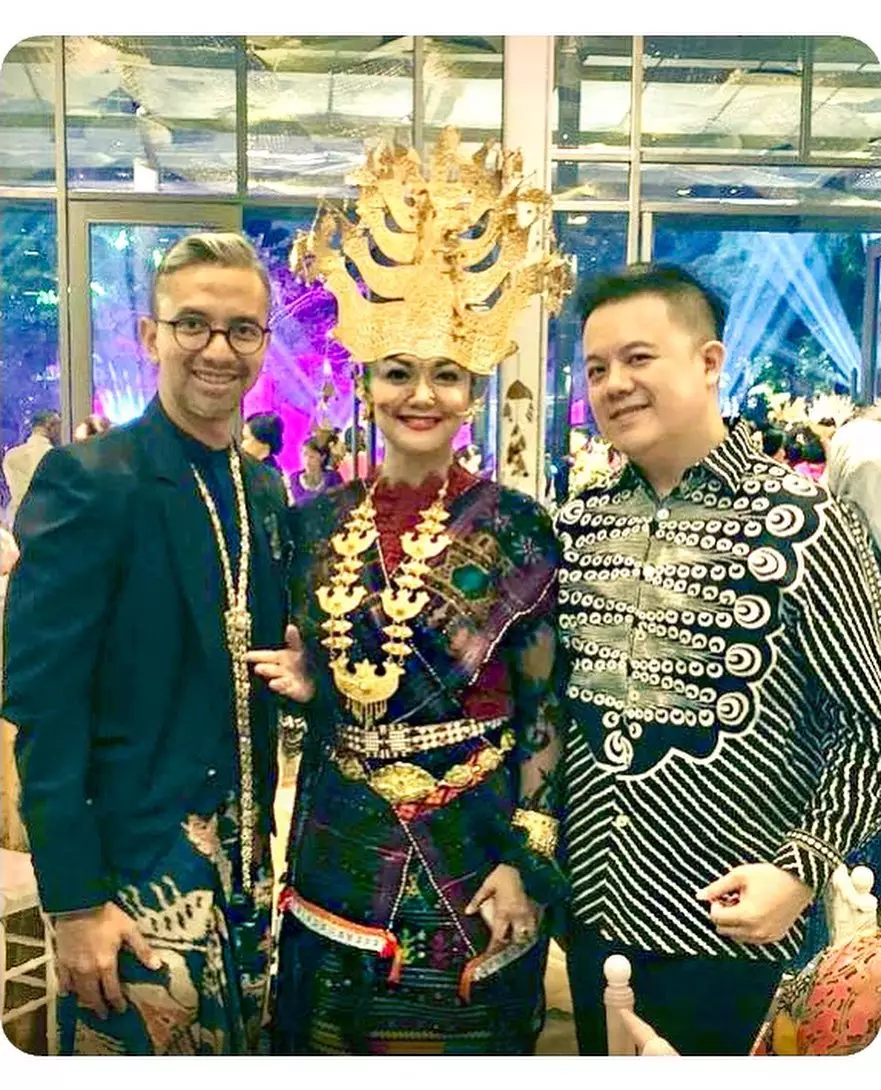 Bella Saphira pakai baju Batak instagram