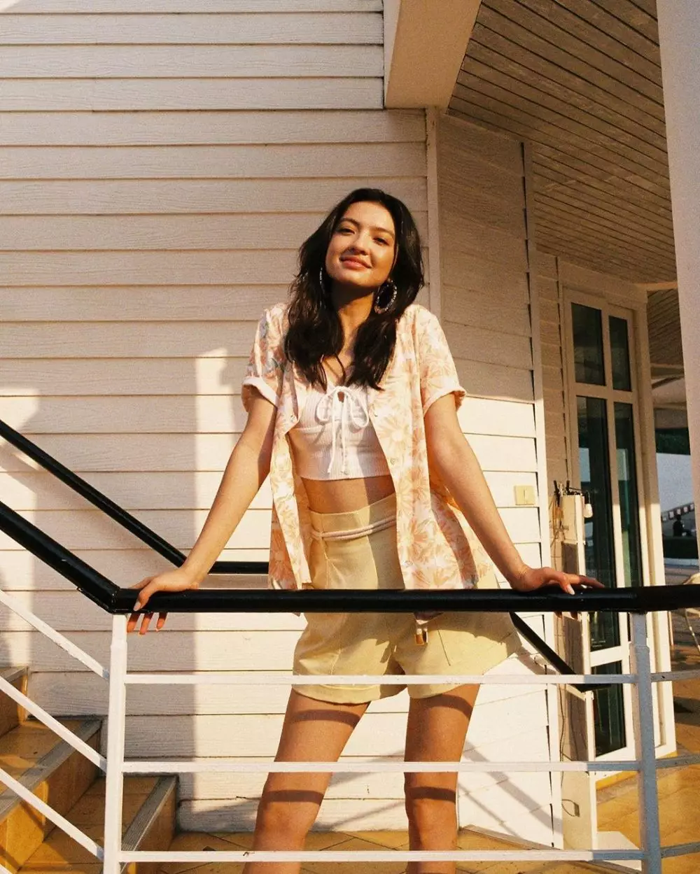 Seleb Indonesia ini di-follow idol Korea © 2020 brilio.net Seleb Indonesia ini di-follow idol Korea © 2020 brilio.net