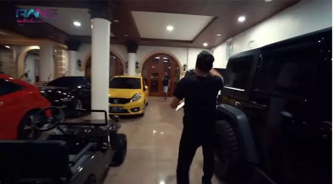 Penampakan garasi 5 pelawak Instagram