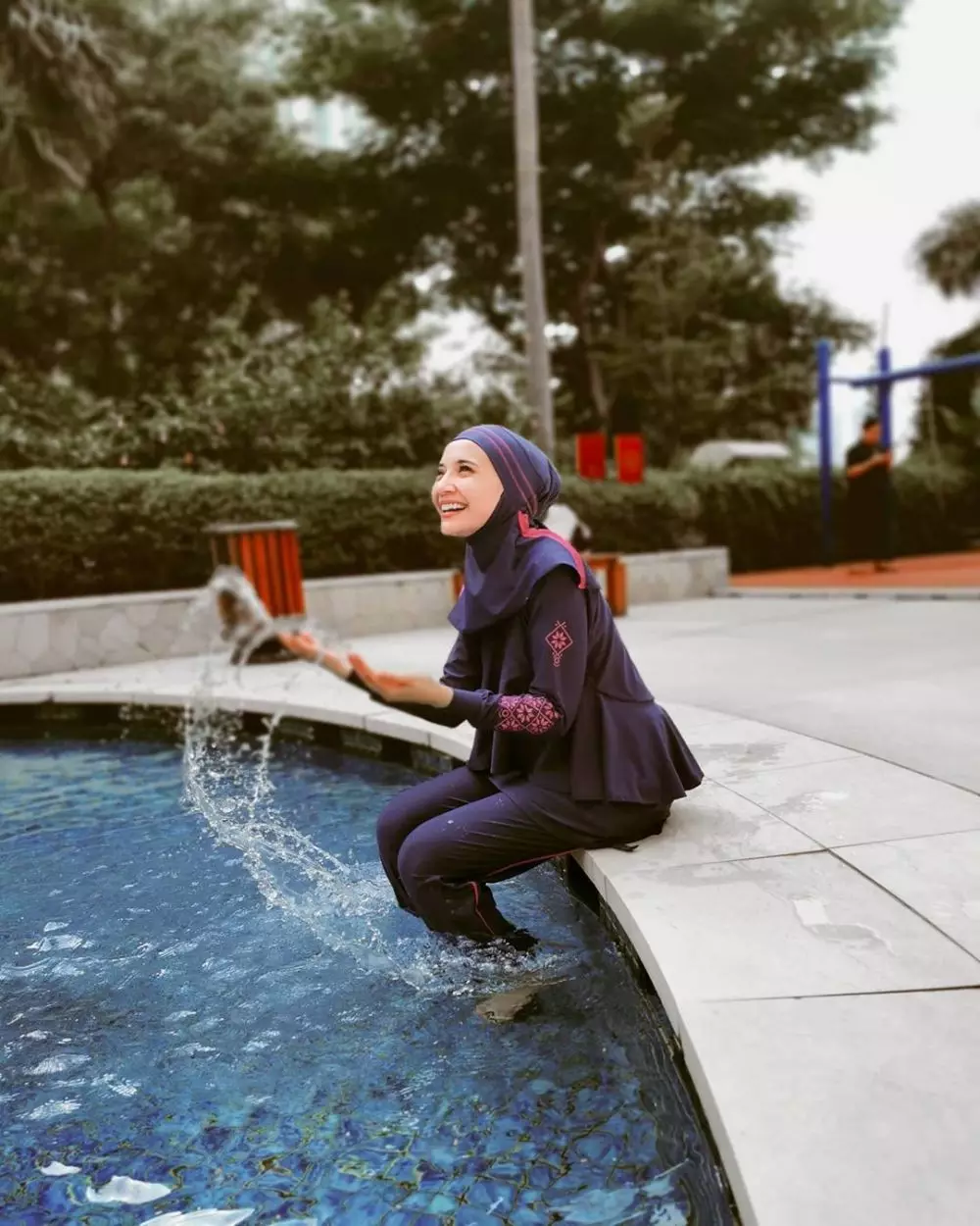 Potret 5 seleb dengan baju renang muslimah, tetap sporty © 2020 brilio.net Potret 5 seleb dengan baju renang muslimah, tetap sporty © 2020 brilio.net