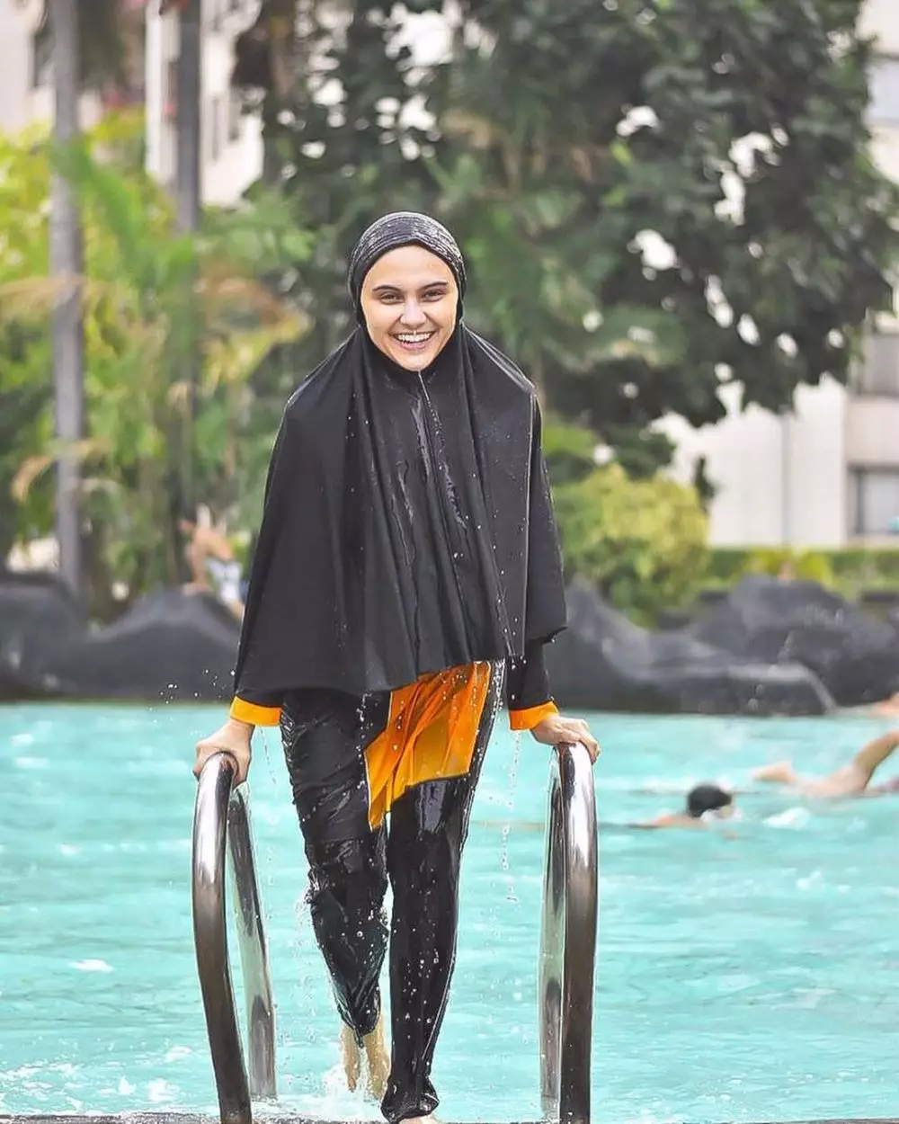 Potret 5 seleb dengan baju renang muslimah, tetap sporty © 2020 brilio.net Potret 5 seleb dengan baju renang muslimah, tetap sporty © 2020 brilio.net