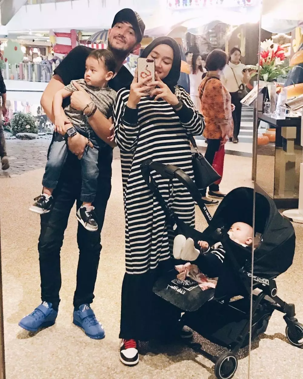 potret manis Aryani Fitriana dan sang suami Instagram