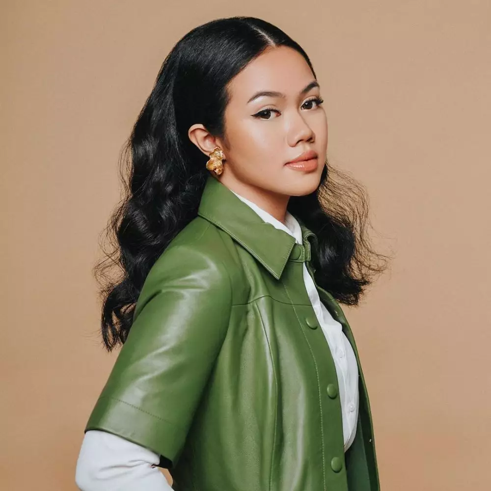 penyanyi isi soundtrack Mulan berbagai sumber