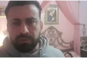 Kisah aktor Italia terisolasi bersama jasad adiknya karena Corona