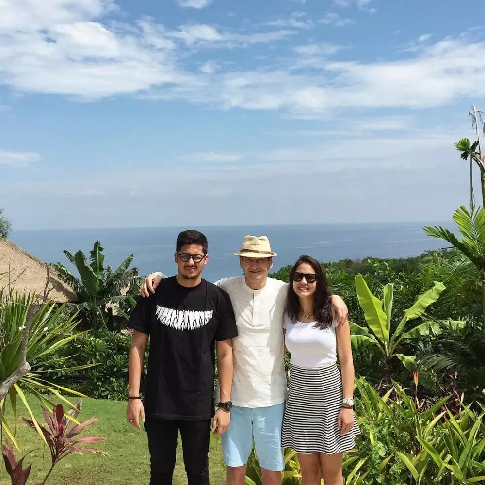 seleb ganteng papa bule © 2020 brilio.net seleb ganteng papa bule © 2020 brilio.net