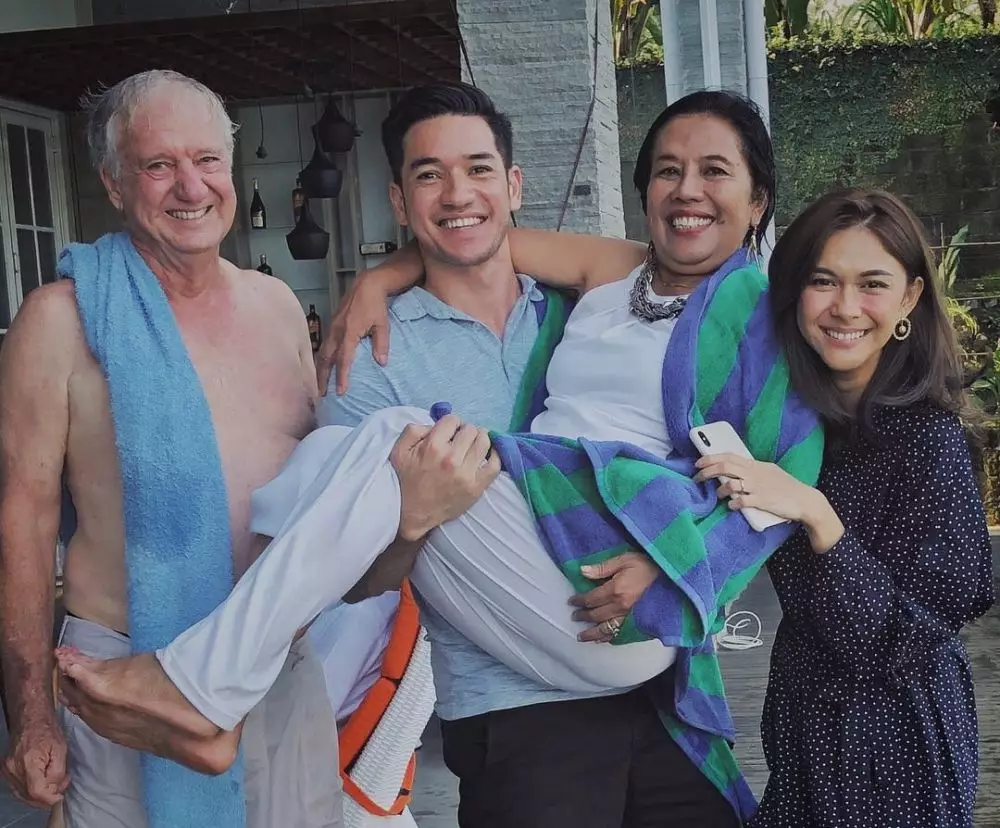 seleb ganteng papa bule © 2020 brilio.net seleb ganteng papa bule © 2020 brilio.net